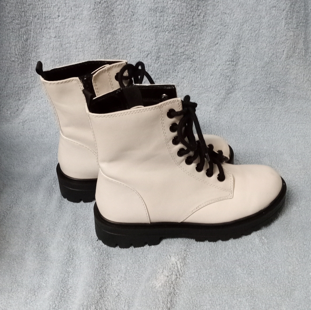 Unr8ed 8M combat boots thick black soles and laces with white uppers zipper side